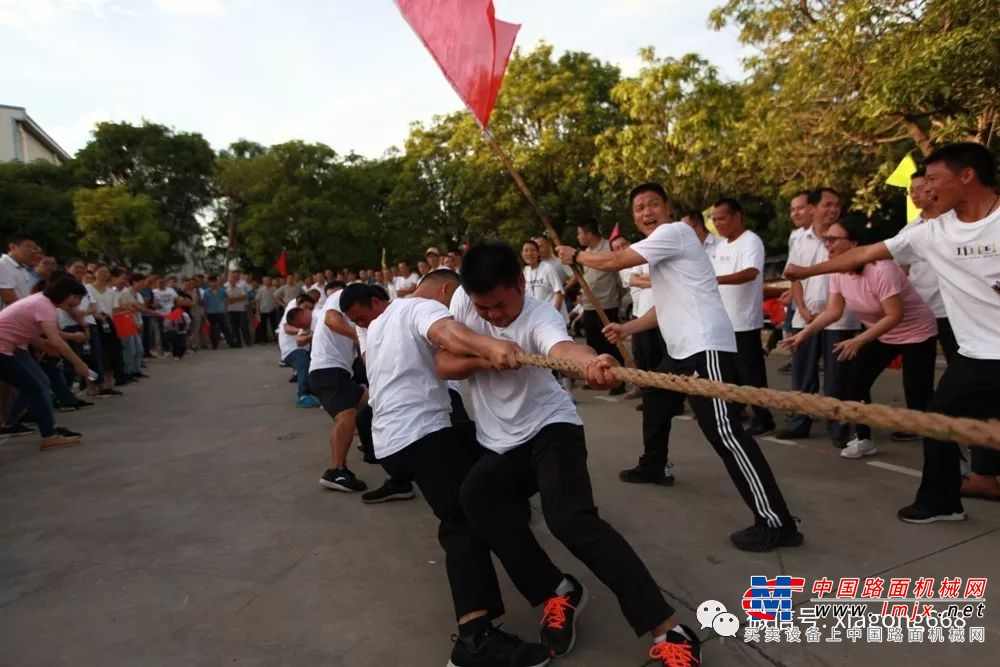 喜迎盛世华诞70载，厦工与新中国一路同行，共奋进！