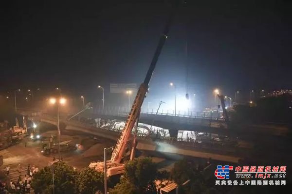 山推铲运设备助力无锡大桥坍塌事故现场救援