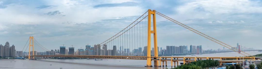 柳工欧维姆“超级钢缆”吊起世界跨度最大双层公路悬索桥