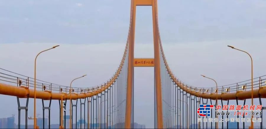 柳工欧维姆“超级钢缆”吊起世界跨度最大双层公路悬索桥