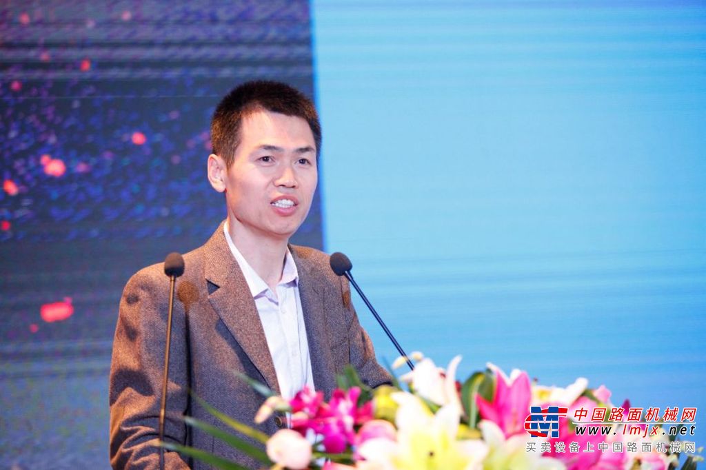 南方路机沥青混合料环保再生精细化生产应用技术与装备研讨会在天津成功举办