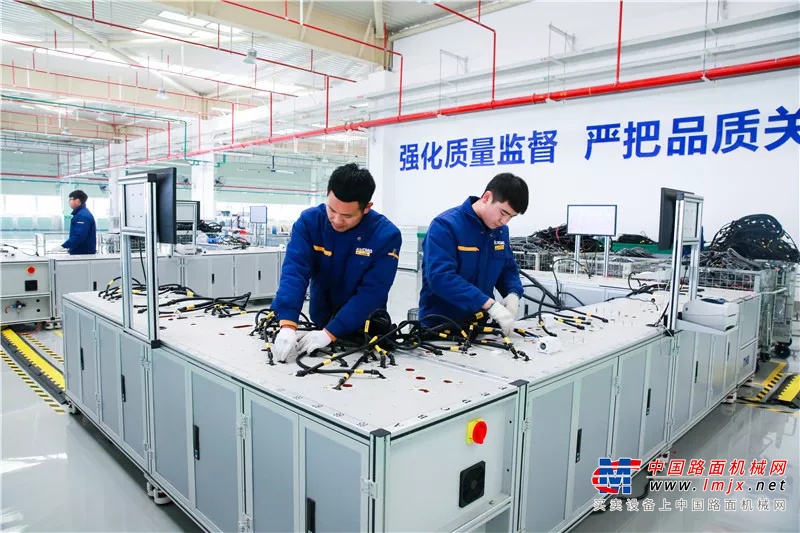 抢占“智”高点！徐工入选2019年工程机械行业唯一“智能制造标杆企业”