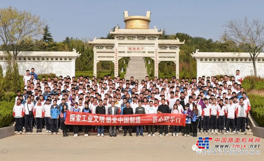 莱西市机械工程学校一行师生200余人来方圆集团参观