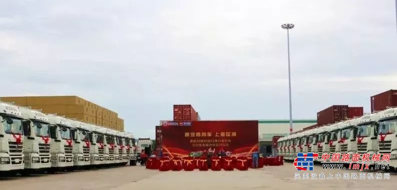 玉柴陝汽港口牽引車在世界第一大港交付運營