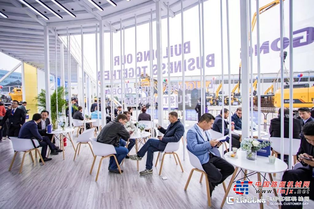 感受柳工机械精工之美 携手客户共赢未来