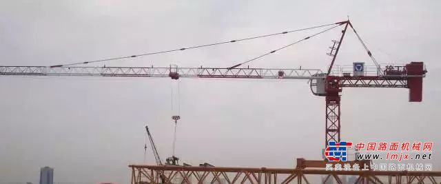 想知道中国“最年长”的塔机长什么样么？
