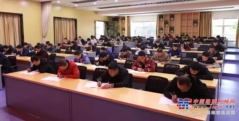 南方路机搅拌学院第十三届沥青客户技能培训开班啦！
