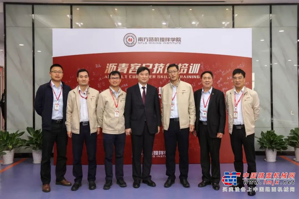 南方路机搅拌学院第十三届沥青客户技能培训今日火热开班！