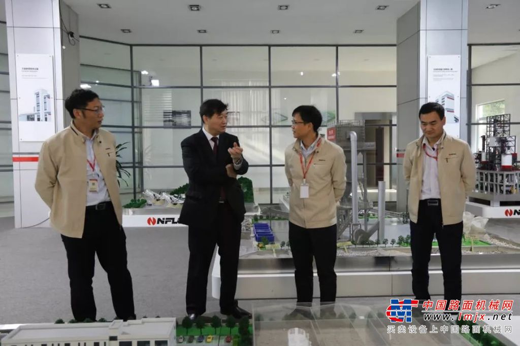 南方路机搅拌学院第十三届沥青客户技能培训今日火热开班！