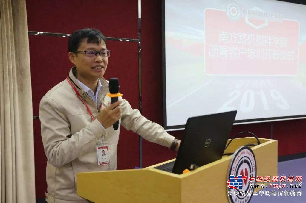 南方路机搅拌学院第十三届沥青客户技能培训今日火热开班！