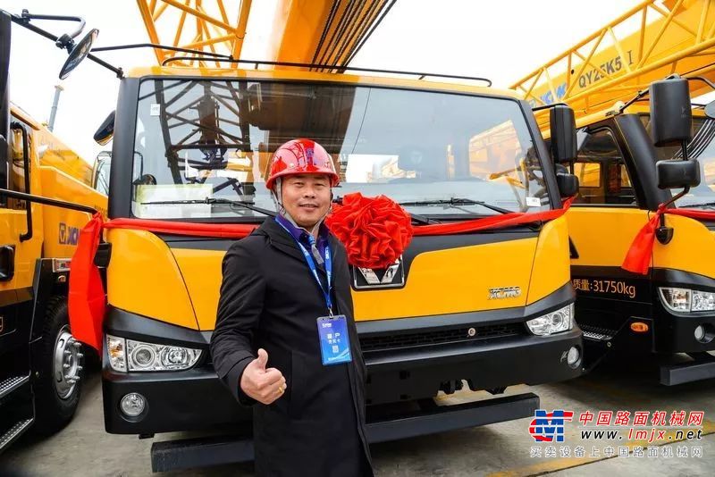 蓬勃进发在冬季︱13台徐工起重机批量交付郑州基业吊装