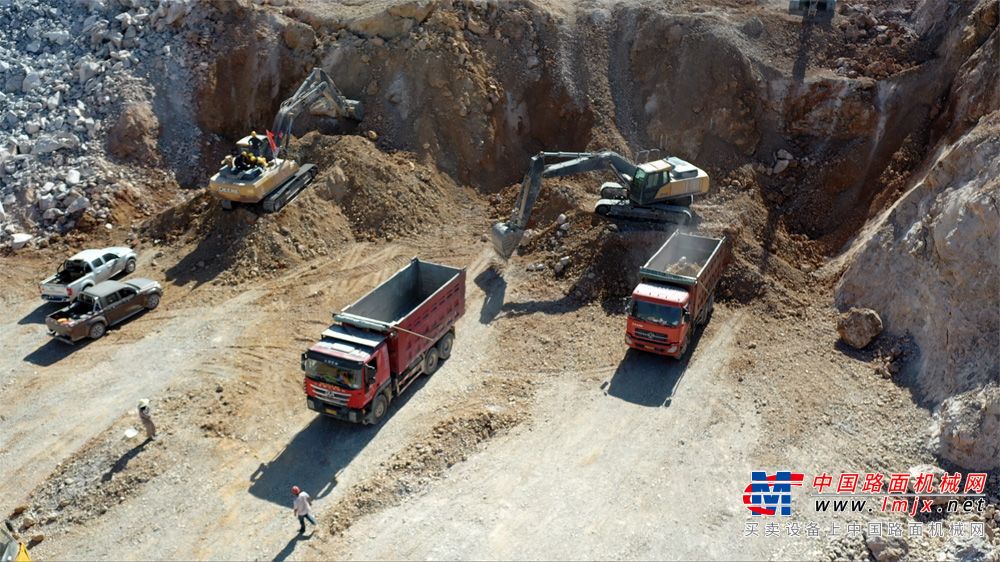 约翰迪尔E360LC挖掘机助力云南宾川矿山生态恢复