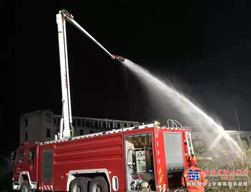 再露锋芒！徐工消防车批量发车！