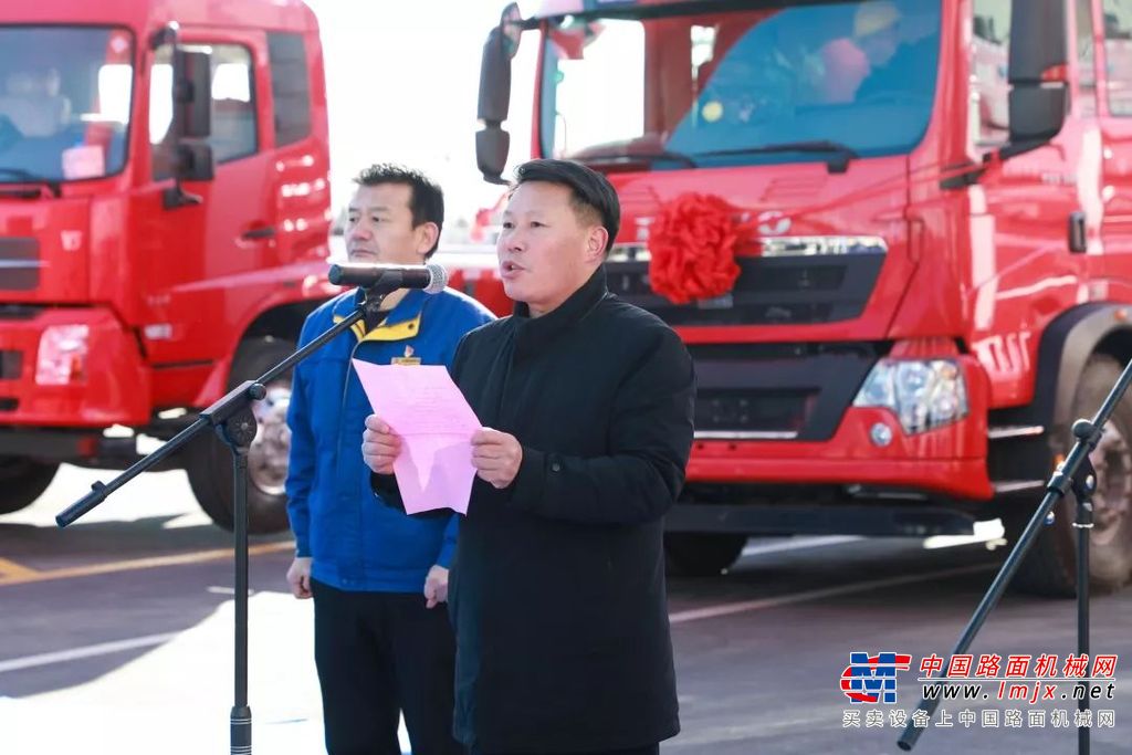 再露锋芒！徐工消防车批量发车！