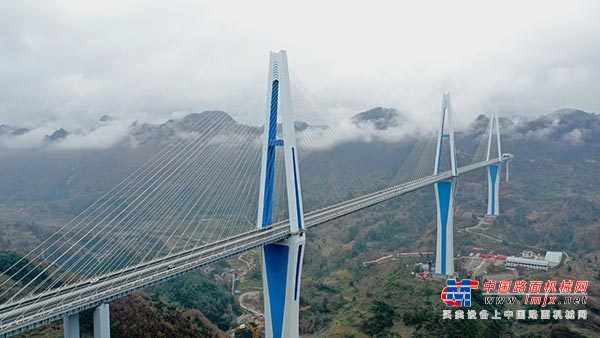 世界最高混凝土高塔橋貴州平塘特大橋建成通車