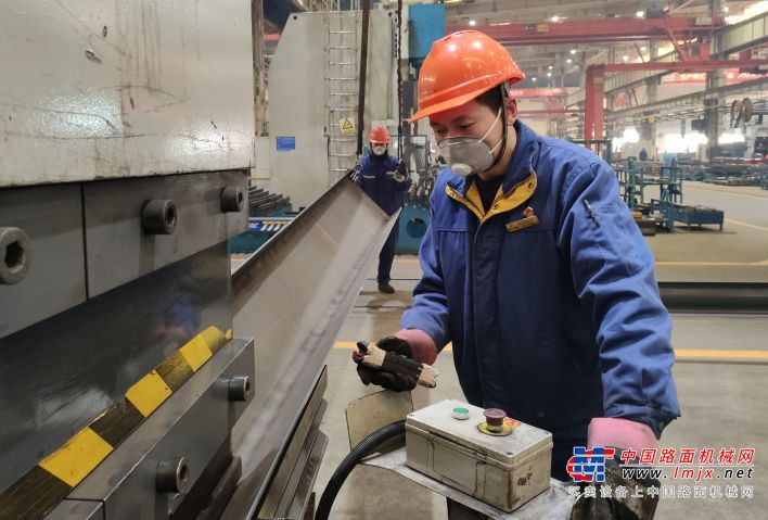 “徐工科学复工”，央视新闻两度点赞！