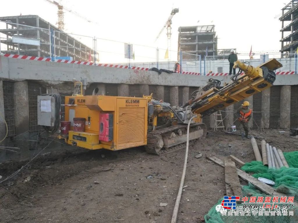 11台宝峨-克莱姆KR 806钻机应用于鹿特丹隧道项目GEWI®微型桩施工