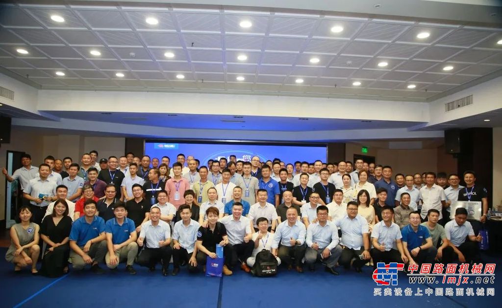 徐工消防安全装备有限公司总经理李前进出席本场活动并致辞，介绍了徐工高空平台产业发展历程及战略规划，表达了徐工高空作业平台携手E租赁为客户提供成套解决方案和全方位支持的持续追求。