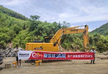 【夏季送清凉】​这位用户一年连买三台山推挖掘机