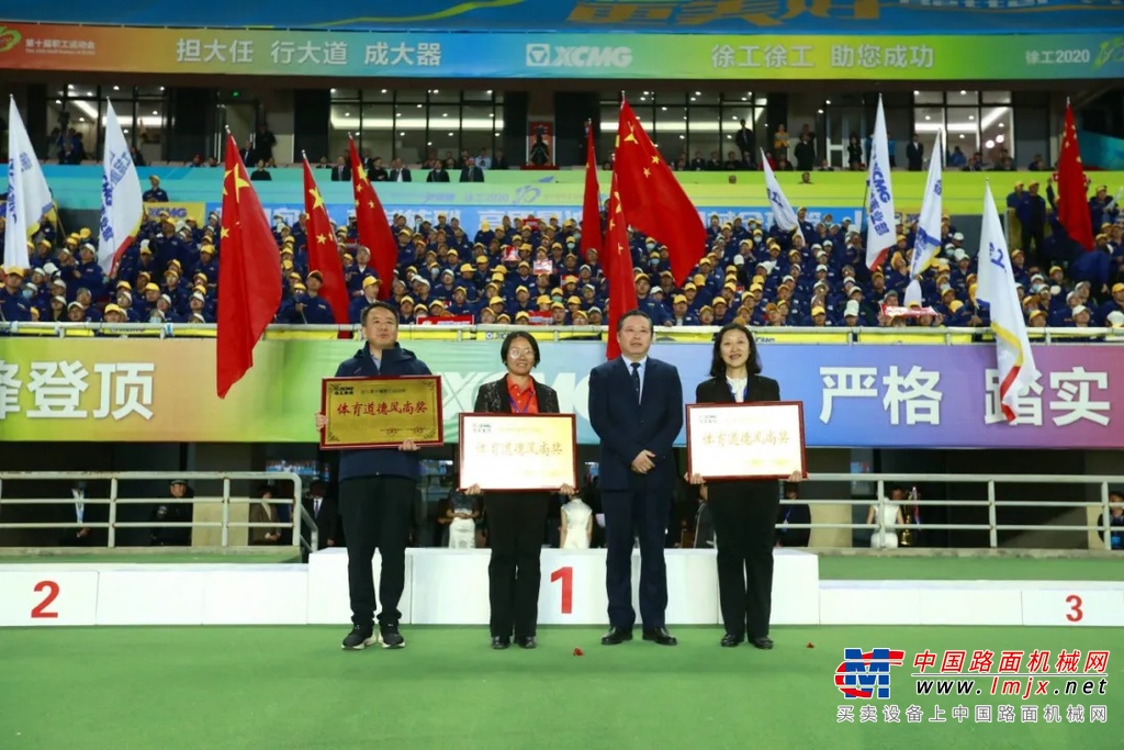 	面对汹汹来袭的新冠肺炎疫情，习近平总书记一开始就鲜明指出把人民生命安全和身体健康放在第一位，多次强调“人民至上、生命至上”。徐工在打赢疫情防控阻击战的同时，面向全球职工开展“全员本质健康”工程。