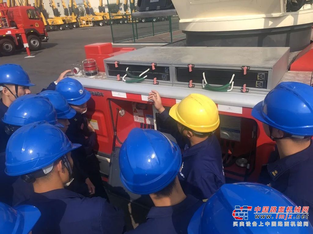 	02、开展特种消防车相关理论学习