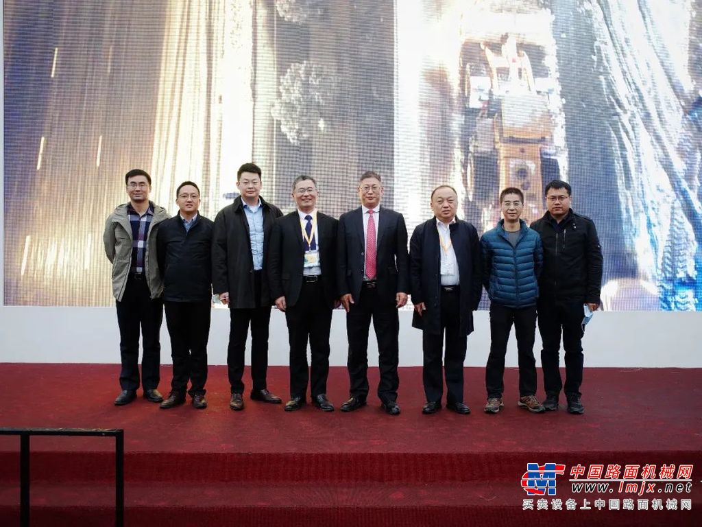 中国工程机械工业协会名誉会长祁俊致辞