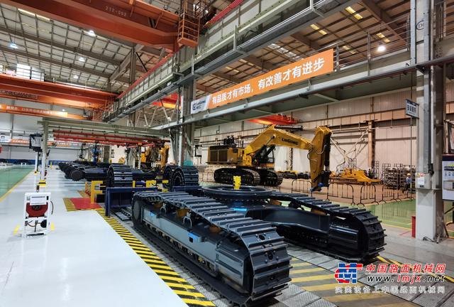 	回望柳工集团60多年发展之路，可以读懂我国制造业企业不断转型升级背后的创新密码。