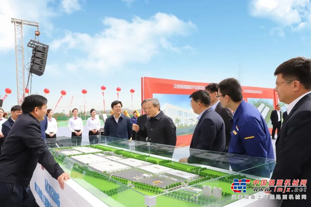 徐州市市委常委、常务副市长王剑锋宣布开工