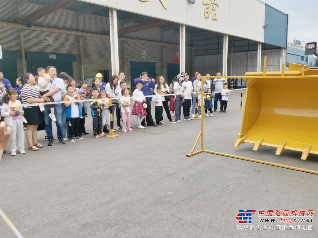 	共同举办了一场别开生面的