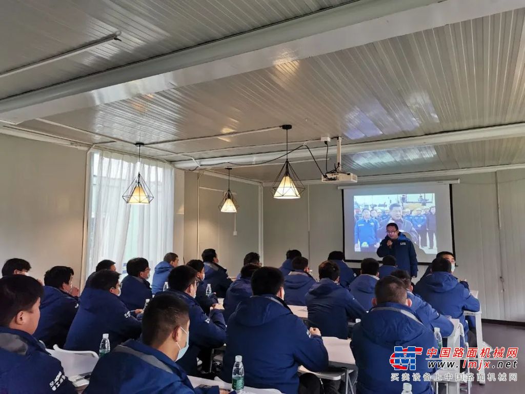 	现场培训 排忧解难助客户发展