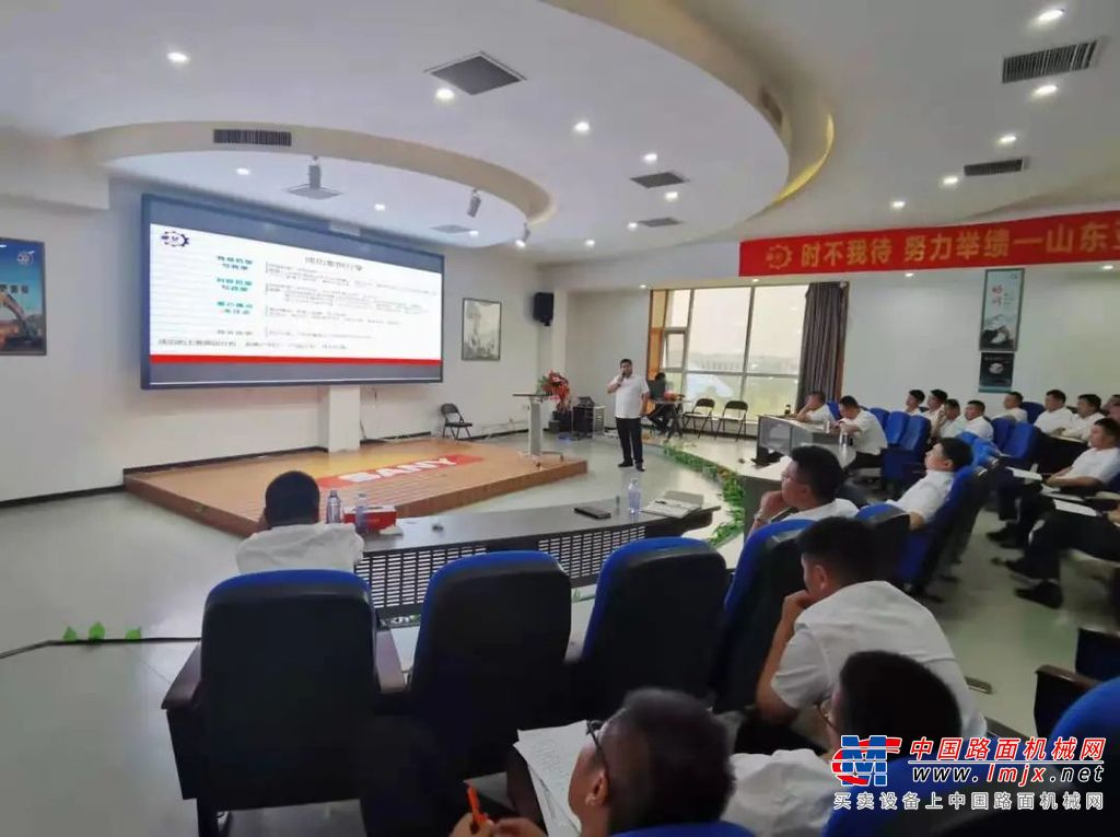 	6月2日，在营销技能培训会上，陈总首先为本次培训会致辞，陈总表示：为适应工程机械市场的需求，在未来，公司将不断深化大营销体系建设。并通过每月例行的培训课程，不断提升全员营销的意识，提高市场营销业务水平，切实发挥大营销体系的整体合力作用。