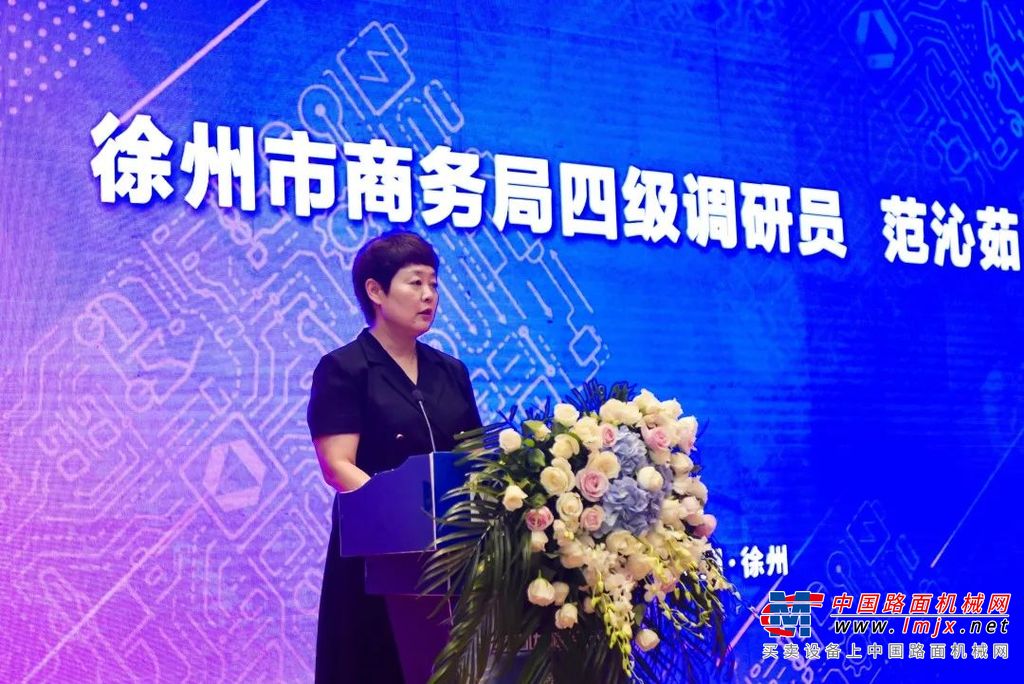 徐工二手机平台是徐工电商公司在倾力打造国内站螳螂网和国际站Machmall之后，进一步深耕工程机械后市场，赋能产业发展，重磅推出的工程机械二手机在线交易服务平台，旨在满足用户各类场景下对二手设备的交易需求，致力于发展循环经济，更好地促进中国工程机械行业的可持续发展。