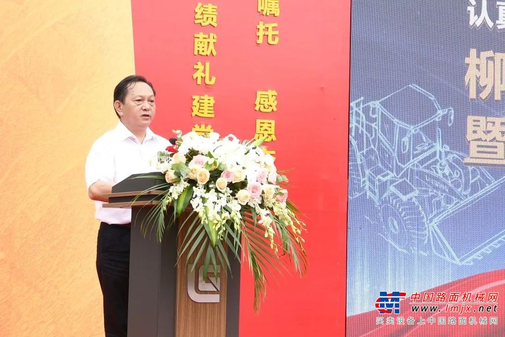 	据了解，该项目将在柳工创业的土地上新建厂房11万㎡，改造厂房9万㎡，建成后厂房面积累计达到20万㎡，实现年产3万台高端装载机能力。柳工装载机灯塔工厂将用智慧的数据变革制造，集合先进的技术打造中国工程机械行业领先的装载机智能制造基地。以自动化设备为基础，MES为核心，让生产过程的物流、信息流达到高度协同与统一，实现用数据支撑业务改善，精益化、少人化，达成人均产出最大化。