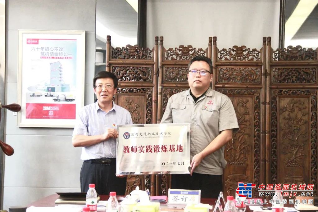 	杨云峰在座谈中对中交西筑近年来的发展表示赞赏，介绍了陕西交院69年来在人才培养、专业建设、科学研究等方面取得的成绩，并对学校“十四五”期间的重点任务作了介绍。他指出双方合作前景广阔，此次签约是落实国家大力发展职业教育政策的具体体现，是产教深度融合、校企深度合作的新起点，是促进企业和学校协同发展的具体行动，希望双方以此次签约为契机，开展多方面深层次的实质性合作，共同为陕西新时代交通事业高质量发展做出新的更大贡献。