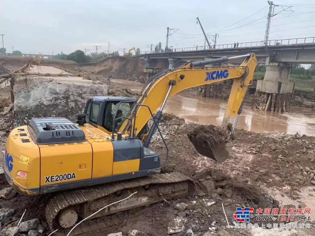 受连续降雨和上游来水影响，汾河下游新绛段遭遇近40年来最大洪峰，流量由日常的每秒40立方米激增近30倍，达到每秒1125立方米。