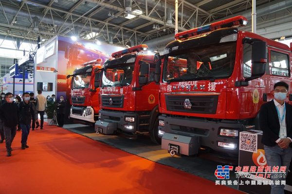 占据消防展半壁江山，中国重汽用实力诠释高端重卡