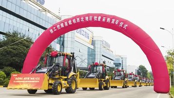 批量交付！徐工“六边形战士”养护西部交通“动脉”