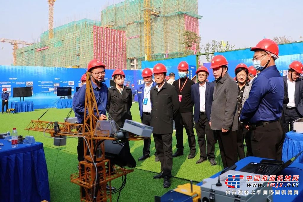 启动仪式上，参会领导共同按动屏幕为徐州城市建设集团有限公司揭牌，“徐州力山建设工程有限公司”正式更名为“徐州城市建设集团有限公司”，徐工装配式建筑产业板块迈入新阶段。