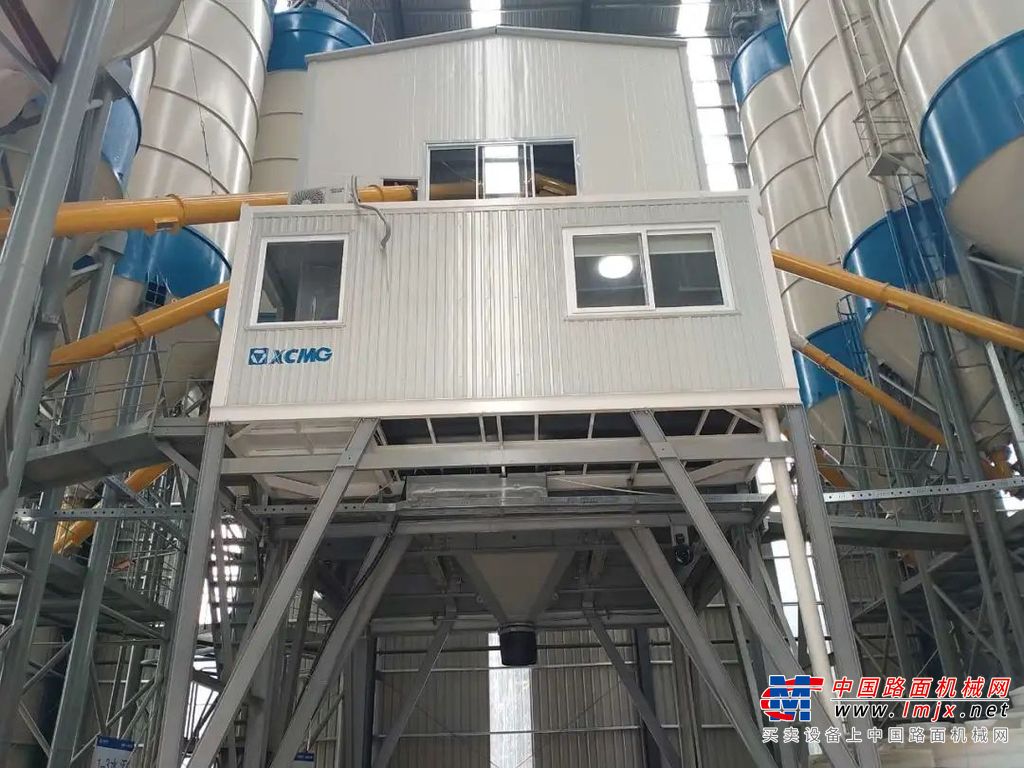	作为国内首条超长超宽的水下隧道，太湖隧道质量要求极高，不仅要“滴水不漏”，还要“锦上添花”，其中太湖隧道底板施工更是重中之重。