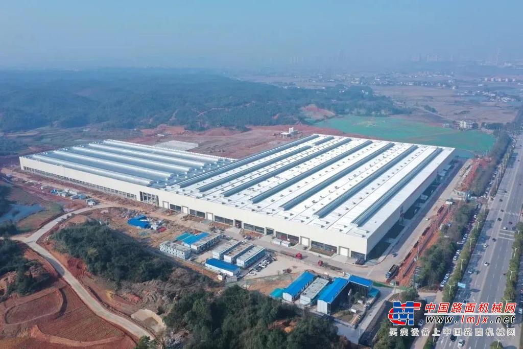 	当晚，梁稳根董事长再次许下重磅承诺，“当三一旗下上市公司市值总值达到万亿时，将为每位金牌员工发放500万奖金！”