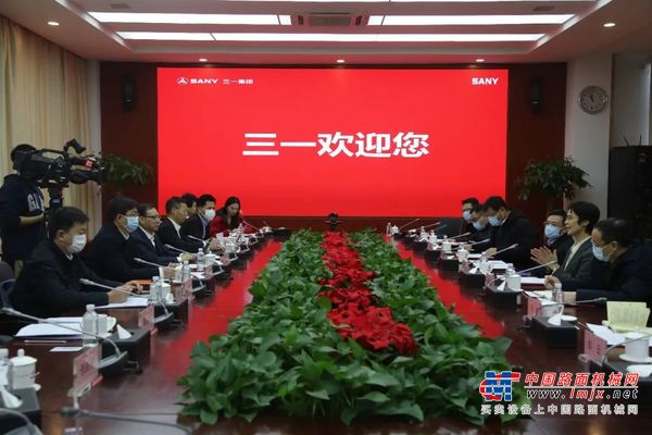 江小涓、辛国斌一行莅临三一调研指导