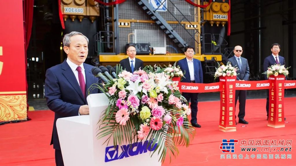	全球工程机械产业“皇冠上的明珠”，莫过于技术含量最高、价值规模最大的矿山设备领域。