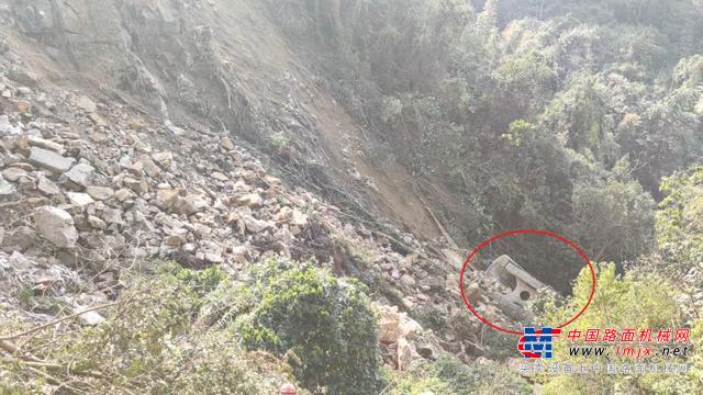 挖掘機墜下百米懸崖寧德消防成功救援