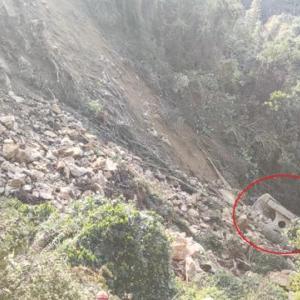 挖掘机坠下百米悬崖宁德消防成功救援