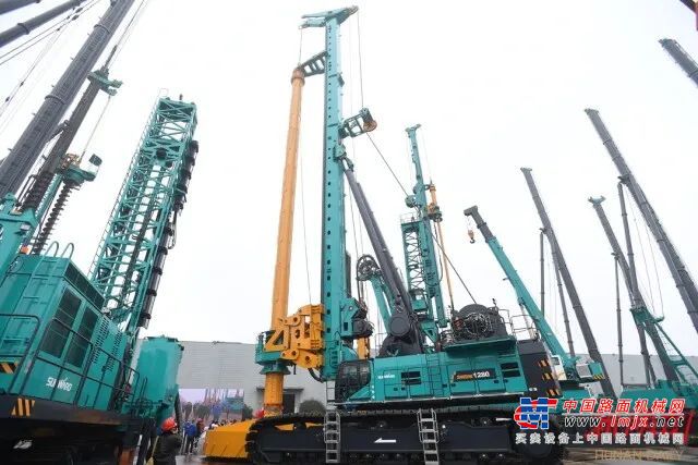 	2020年9月17日下午，长沙秋雨绵绵。习近平总书记来到山河智能装备股份有限公司考察。