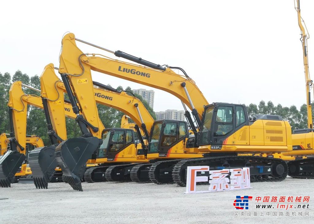 	9017FZTS G4挖掘机是基于柳工F系列平台开发的1.8吨级零尾机身液压挖掘机。