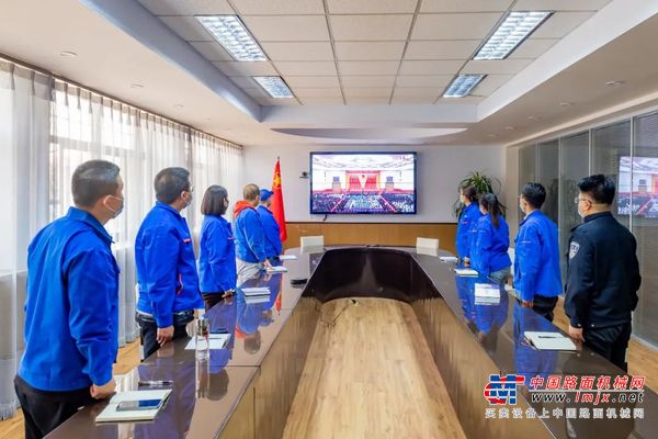 河北宣工青年团员学习习近平总书记在庆祝中国共产主义青年团成立100周年大会上重要讲话