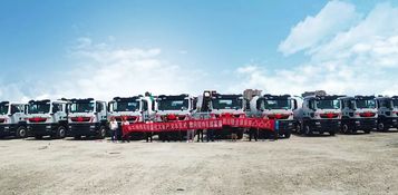 抢滩基建！超百台徐工搅拌车奔赴“天府之国”