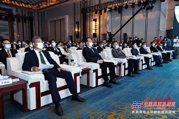 向文波全球湘商大会发言：三一是盛开在湖南的智造之花！