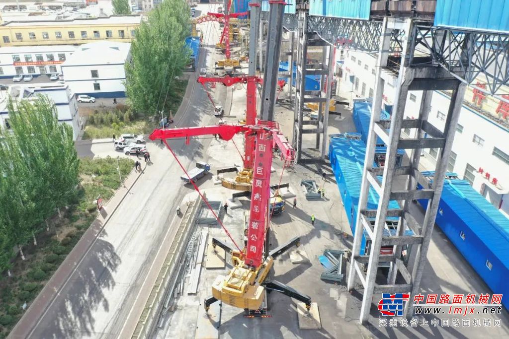 本次吊装施工情况复杂，栈桥拆除工作甚至属于“危大工程”，但项目方所预留的吊装时间仅36个小时，十分紧张。